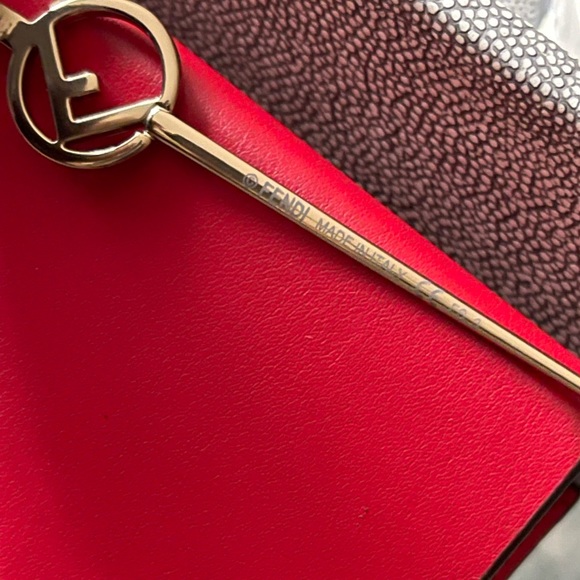 F is Fendi Sunglasses - Picture 4 of 7